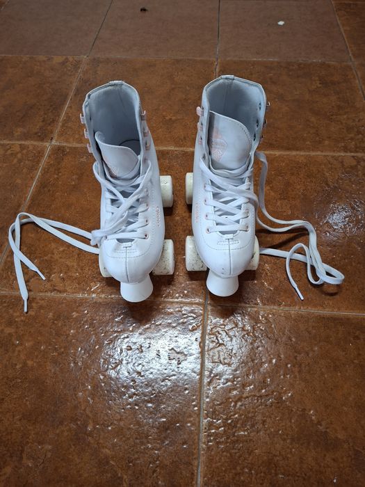 Patins 4 rodas bom estado
