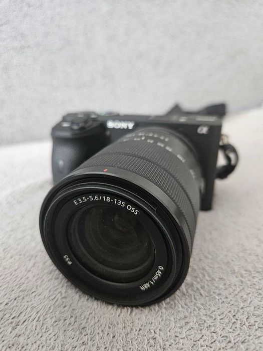 Aparat Sony a6600 body wraz z obiektywem Sony. Stan idealny