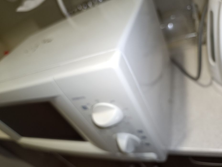 Мікрохвильовка SAMSUNG  CE2718 NR 750Вт, Гриль 1100Вт