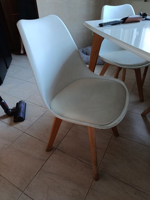 Conjunto de mesa cozinha e 4 cadeiras Sklum