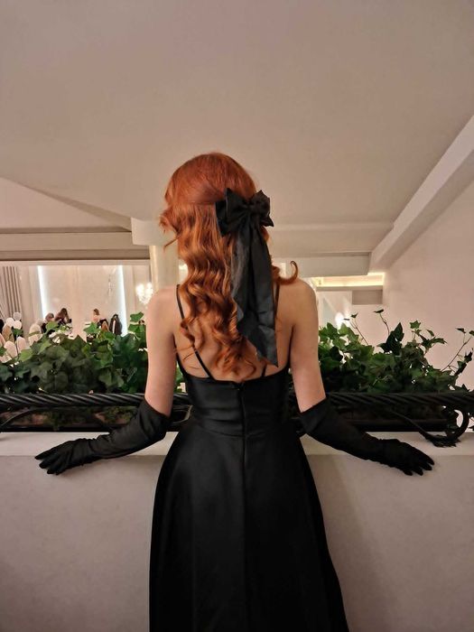 Czarna sukienka elegancka