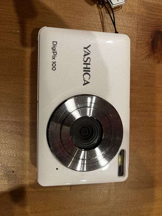 Camera Yashica DigiPix 100 Branca