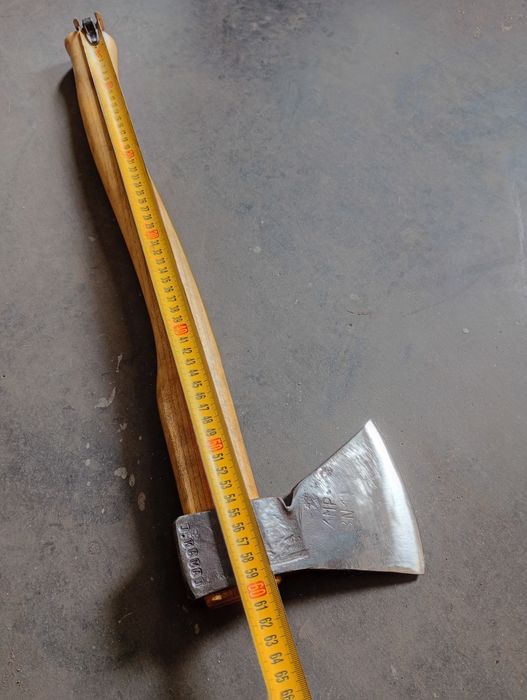 Ręcznie kuta siekiera ZMP 1,5kg / 60cm akacja