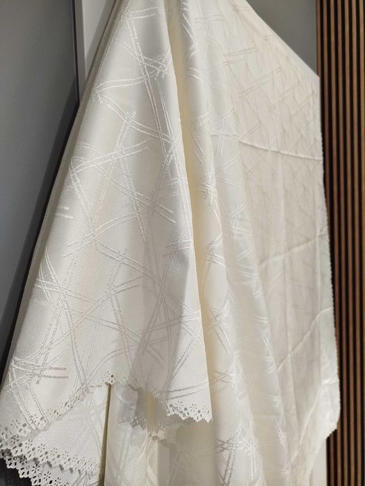 Nowy obrus plamoodporny kremowy ecru 140 cm x 180 cm