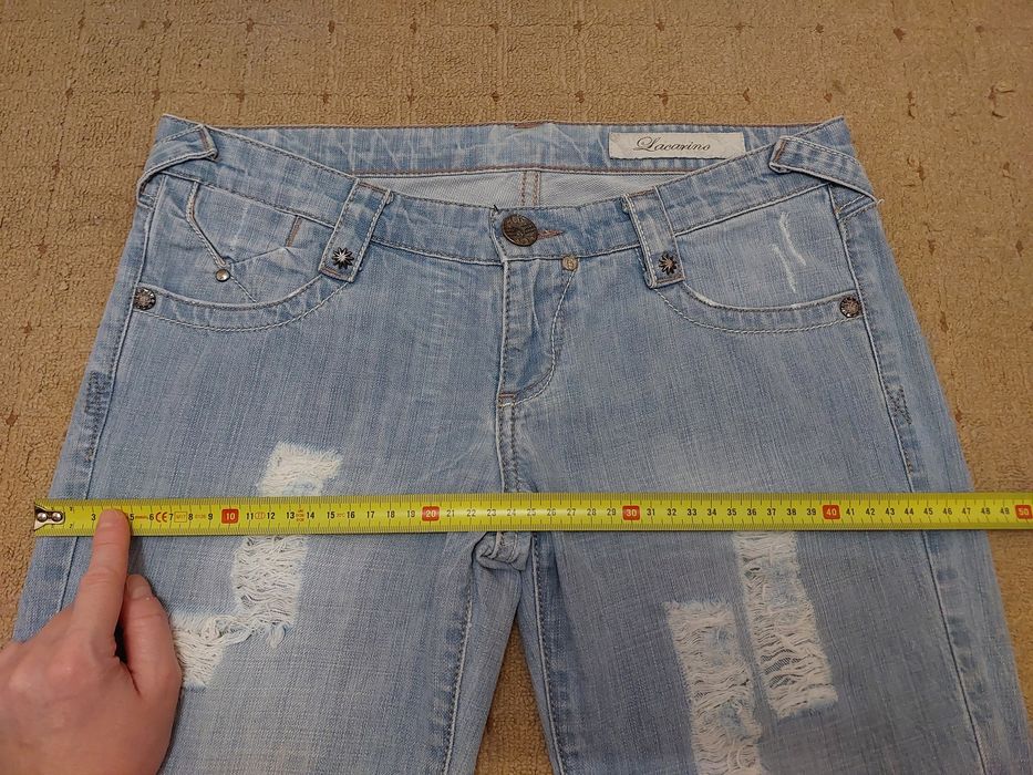 Джинсы женские прямые светлые голубые рваные рванка тертые р. S-M