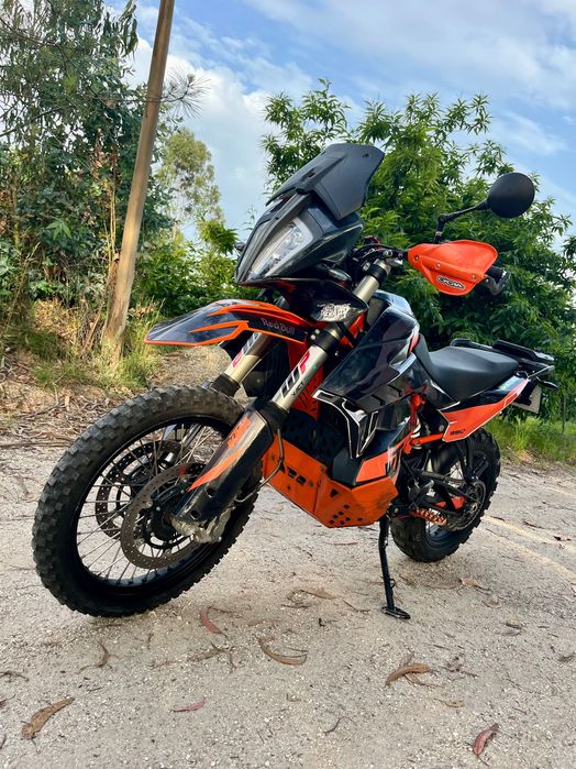 KTM 890 R kit ReBull