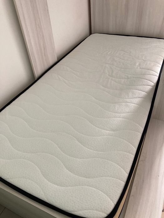 Beliche para 2 adultos com um armário e duas gavetas integrados