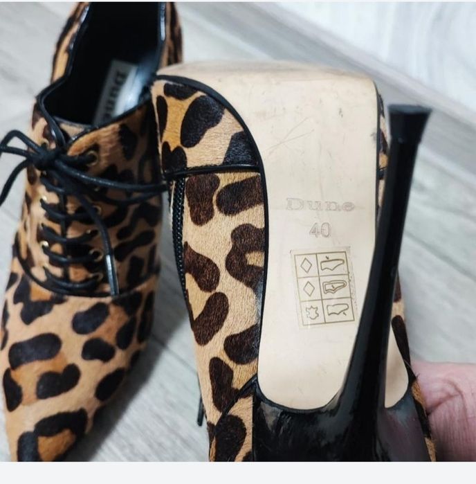 Шкіряні з ворсом леопардові ботильйони Duna 40р.