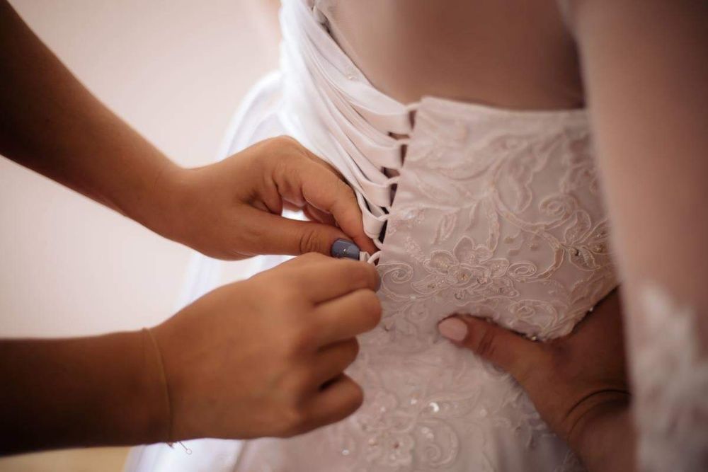 Suknia ślubna biała ALTEA z kołem i bolerkiem i welonem