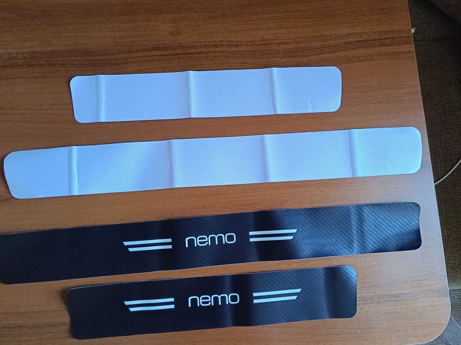 Флюорісцентні карбонові наліпки на пороги Сітроен Nemo.