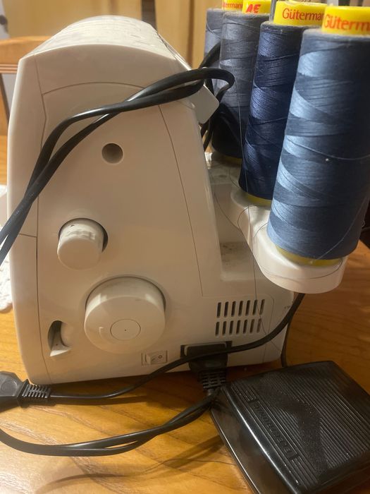 Máquina de costura Singer overlock