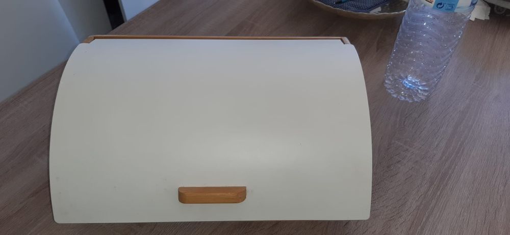 Vendo cesta de pão.