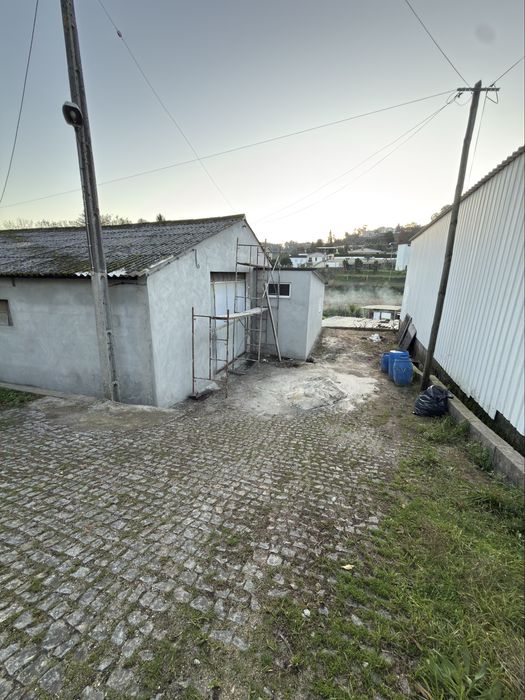 Alugo Armazém para Carpintaria equipado com maquinas