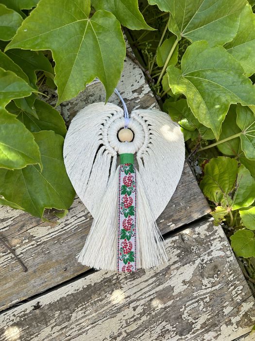 Ангел в украінському вбранні. Іграшка. Ручна робота. Макраме.