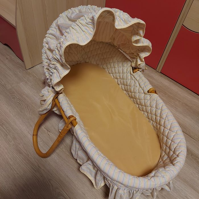 Wiklinowy kosz mojżesza z budką