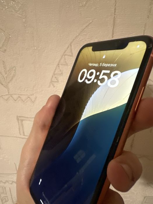 Iphone xr 64 (коралового цвета, батарея 79%)
