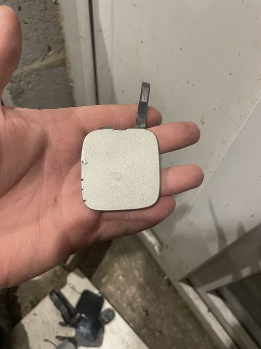 Продам кришку букс петлі зад бамп Renault Megane2 оригінал 8200142335