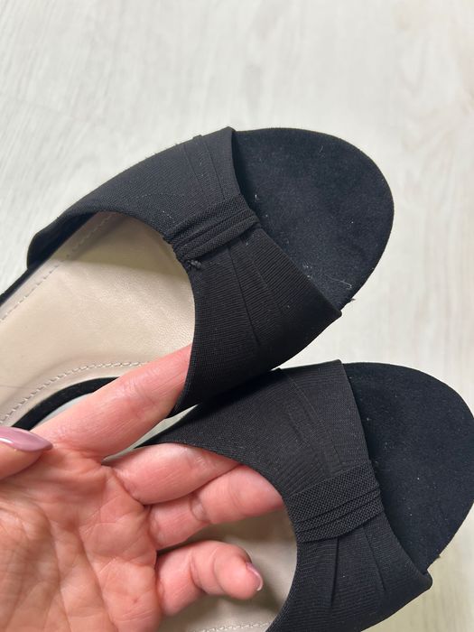 Eleganckie, czarne sandałki