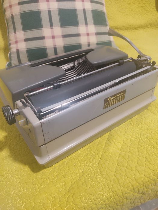 Maquina escrever antiga teclado português