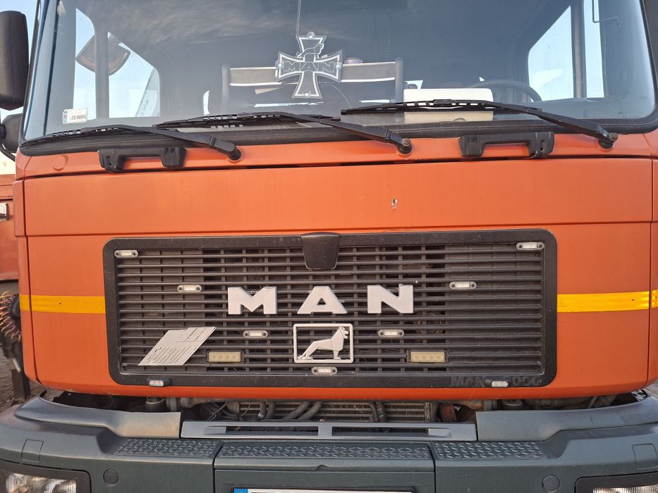 Man f2000 Atrapa Maska
