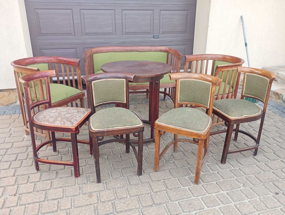Thonet. Komplet mebli goiętych. Sofa, dwa fotele, 4 krzesła, stolik. Sygnatury.