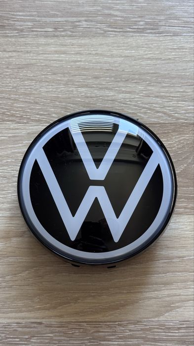 Емблема передня  VOLKSWAGEN ID.4 CROZZ (11G 853 600)