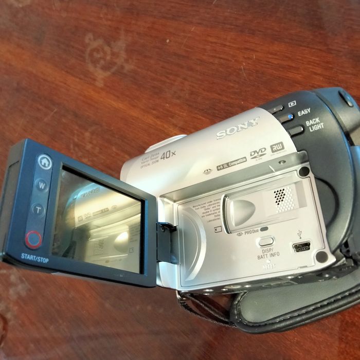 Відеокамера SONY Handycam DCR-DVD 108.