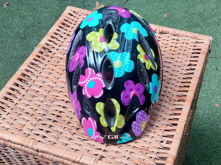 Kask rowerowy dziecięcy Giro Rascal 50-54 cm – motyw kwiatowy
