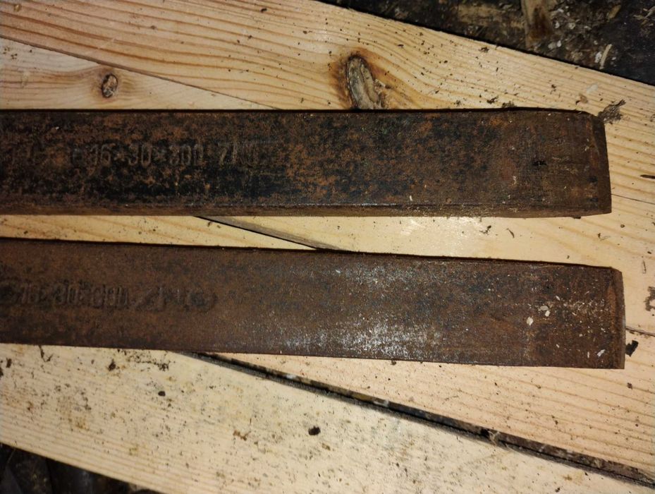 Przecinak stalowy  16X30X300mm