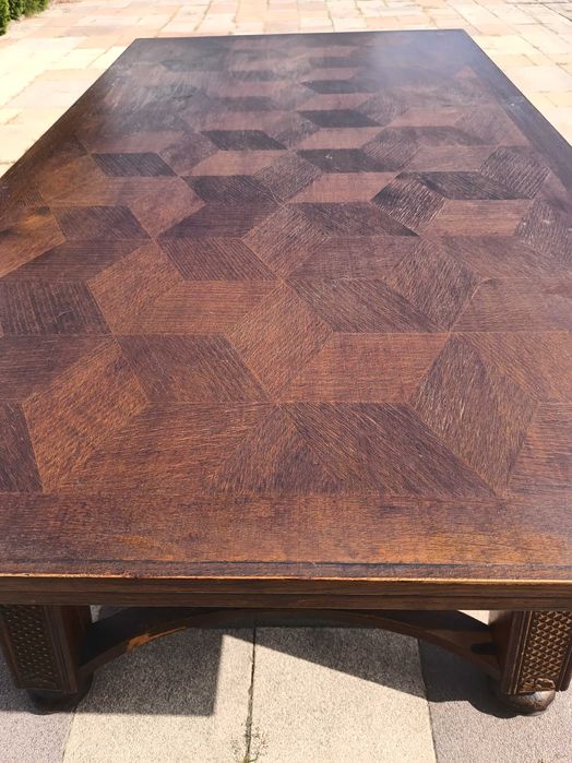 Sprzedam stary przedwojenny stół.