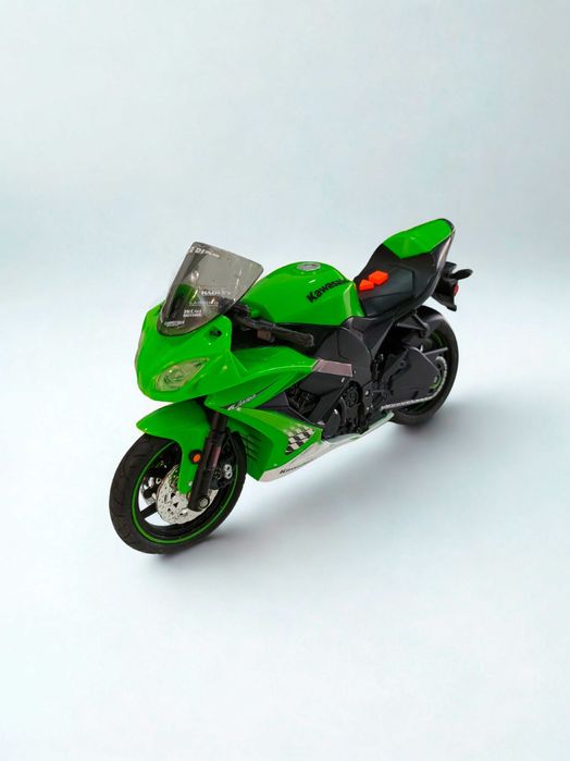 Mota Kawasaki verde de brinquedo