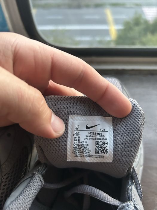 Чоловічі кросівки Nike V5 RNR Grey