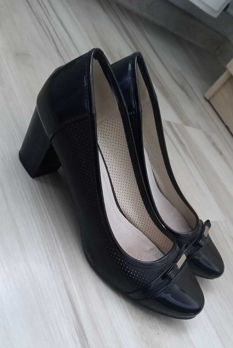 Czarne lakierkowe z siateczką czółenka Elisa Esposito roz. 39/26 cm