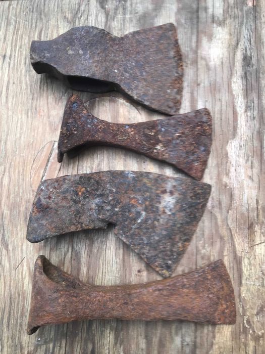 топор старинный..