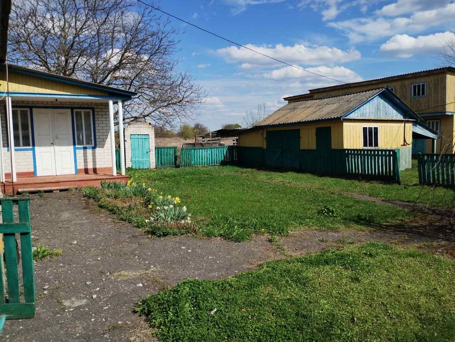 Будинок з ділянкою 0.25га