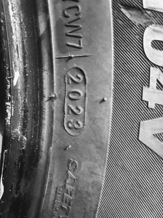 Opony KUMHO zimowe WinterCraft WP52 235/55 R18 104V 2023rok 2 sztuki