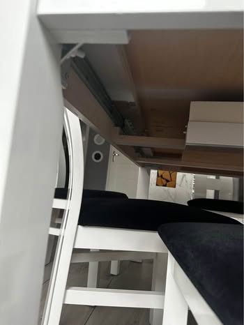 Stół plus szesc krzeseł