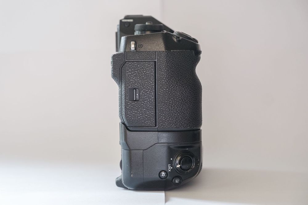 FujiFilm X-H1 + vertical Grip VPB-XH1 + 3 baterias (NP-W126s)