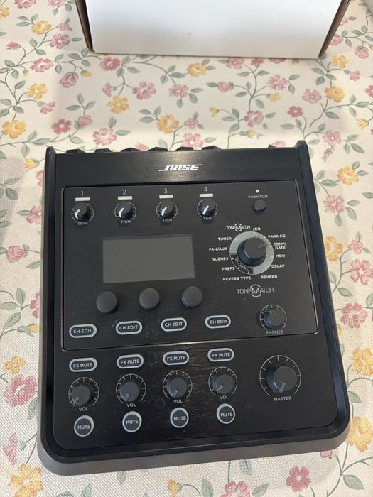 Mesa de som Bose T4S
