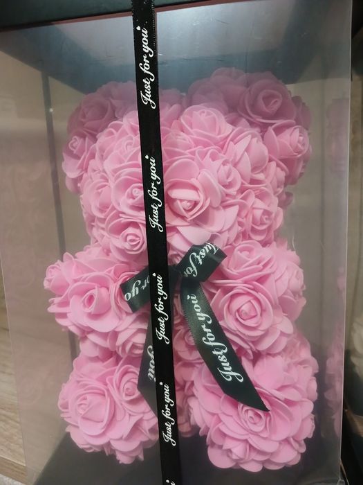 Ведмедик із штучних Троянд