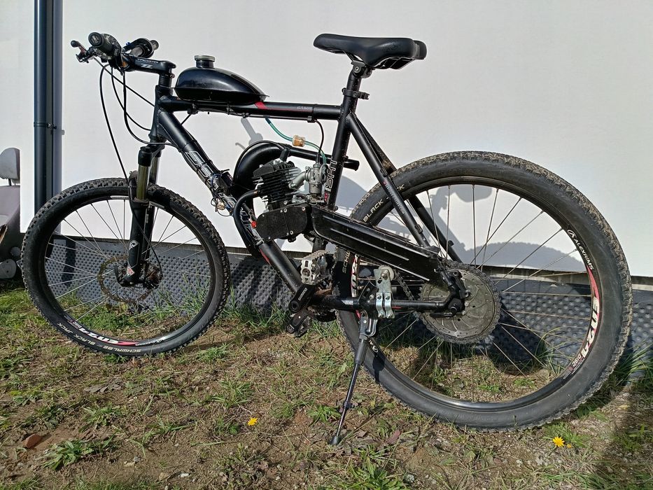 Rower górski z silnikiem spalinowym