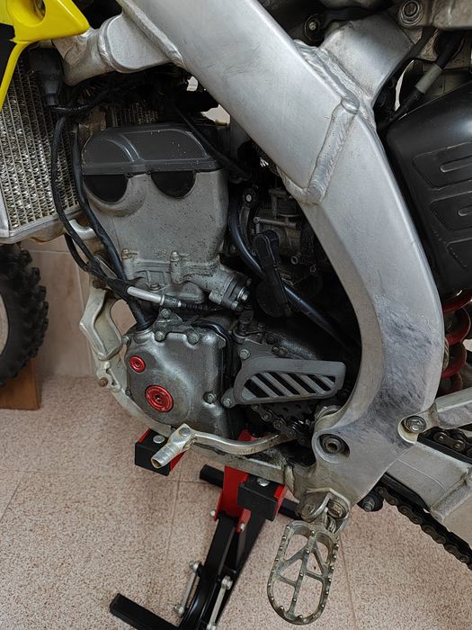 Suzuki RMZ 250 (Injeção)