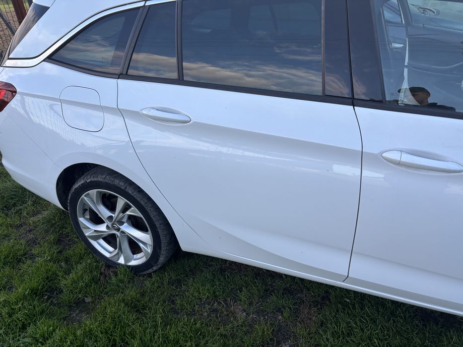 Opel Astra K drzwi przód prawe Y40R