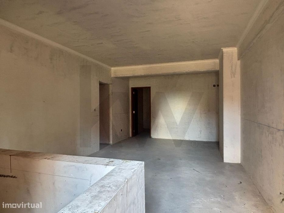 346 m² Space in Cidadela de Aveiro – High Potential for Residential Conversion