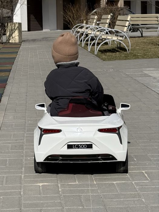 Дитячий електромобіль Bambi Lexus LC500
