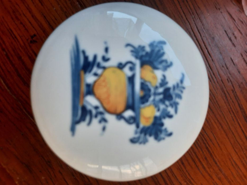 Pequena caixinha porcelana vista alegre