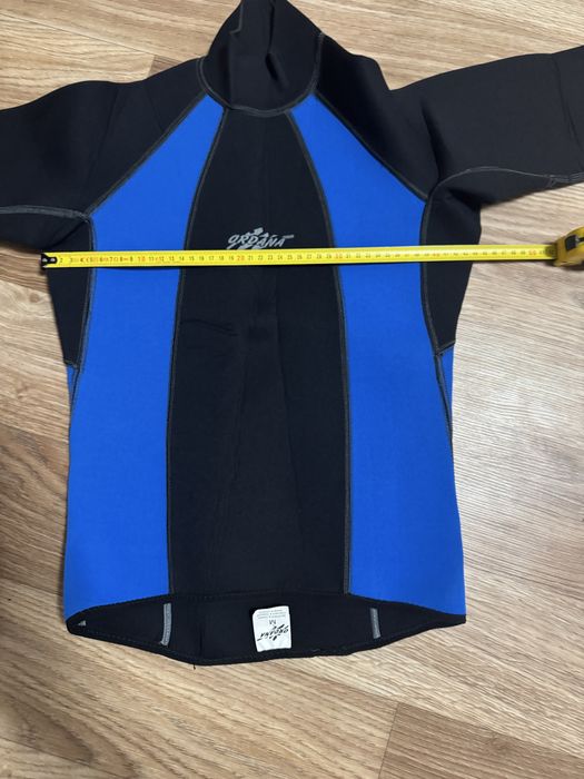 Кофта неопреновая размер М толщина  3 мм.