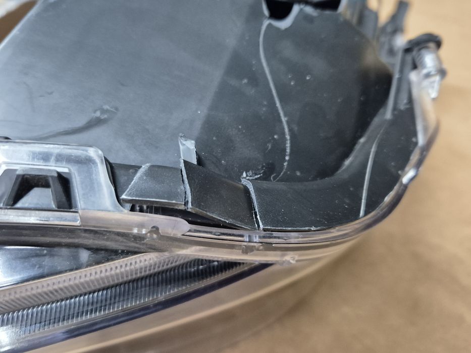 Toyota Corolla E21 E210 lift lampa prawa przednia  eu