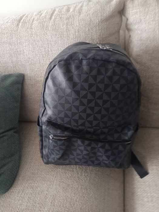 Mochila Nova  -  cinzenta e preta (estrear)