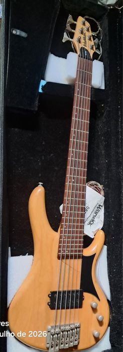 Baixo Elétrico de 6 Cordas Washburn Bantam Series Ativo + Estojo Rígido (Case)